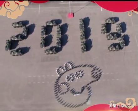 大年初一肥猪拱门：送您七个“硬核”佩奇