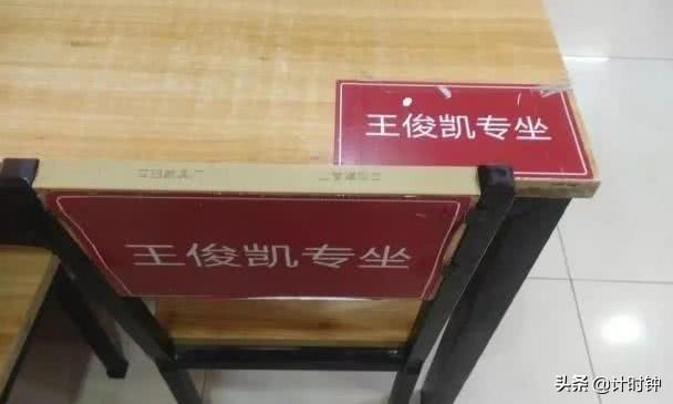 王俊凯包场吉隆坡肉骨茶店，吃饭时间长达一个多小时，全是因为他