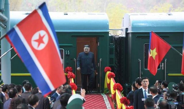 两次特金会，金正恩都选择将“后背”交给中国