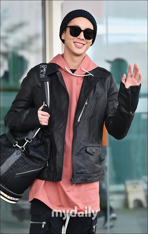 [MD PHOTO] 韩国艺人金志洙仁川机场启程飞往新加坡