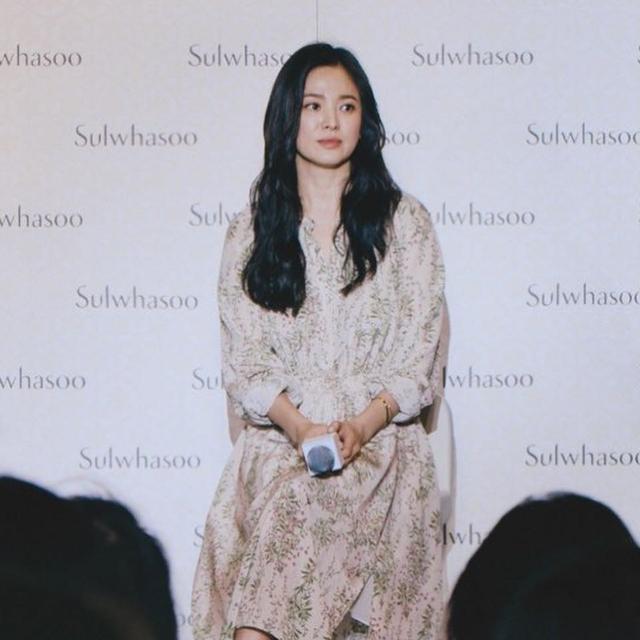 宋慧乔换回了长发造型！连换两套造型美的很高调，气质越来越好了