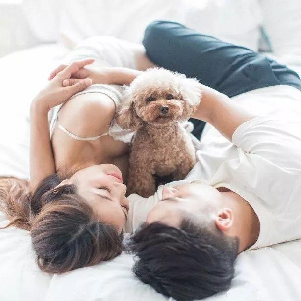 TVB视帝激罕发与老婆床照！ 亮点却是另一位“终身情人”？