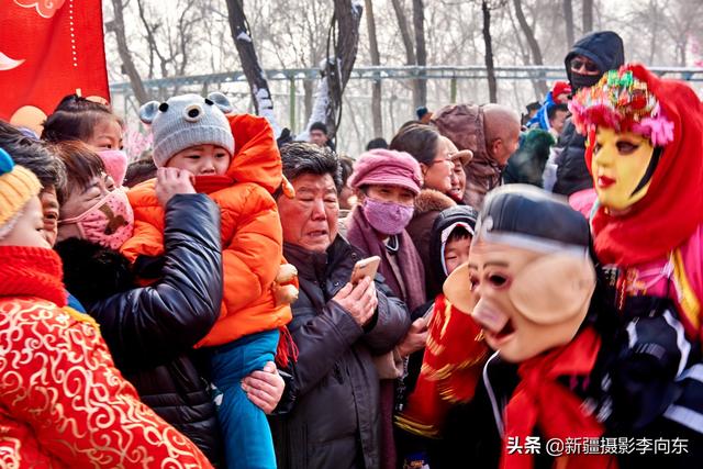 大年初一乌鲁木齐红山公园赶庙会