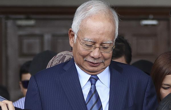 马来西亚政坛学历造假风波延烧，前总理纳吉布否认大学没读完