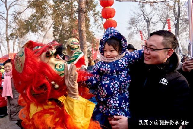 大年初一乌鲁木齐红山公园赶庙会