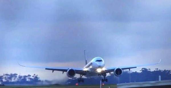 全球飞行时间最久的航班，一次就要19个小时，连空姐都熬不住！