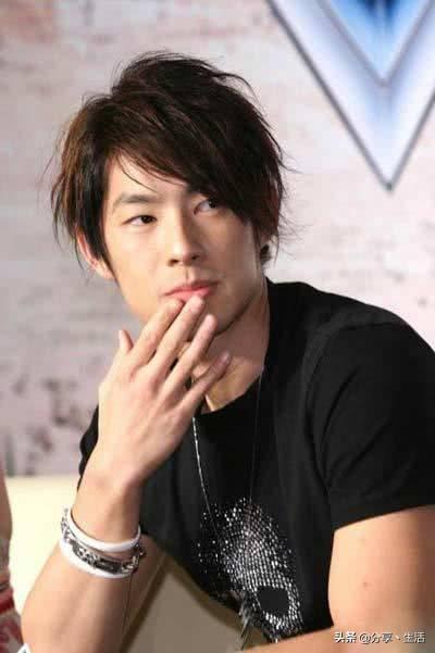 艺人吴建豪婚前禁欲，婚后却连寄离婚协议给新加坡百亿千金的妻子