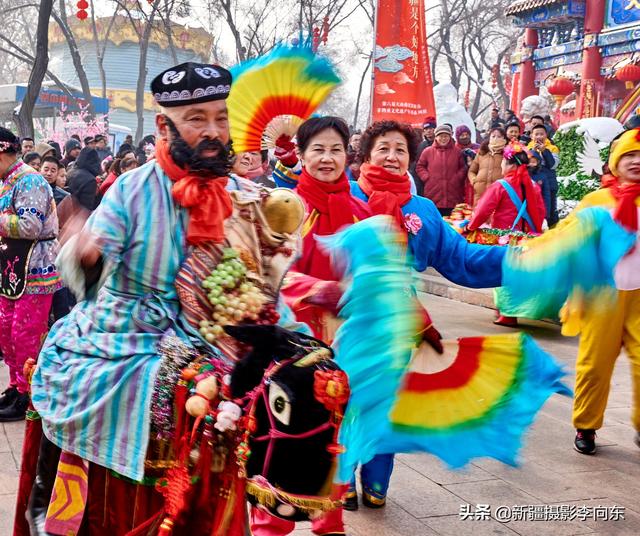 大年初一乌鲁木齐红山公园赶庙会