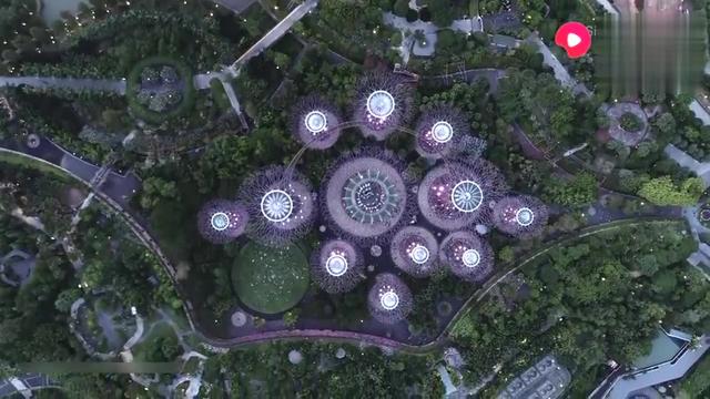 新加坡夜景俯瞰，不愧是曾经的亚洲四小之龙！