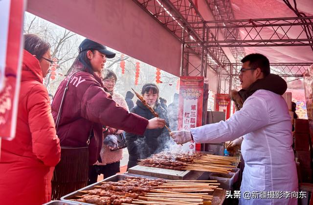 大年初一乌鲁木齐红山公园赶庙会