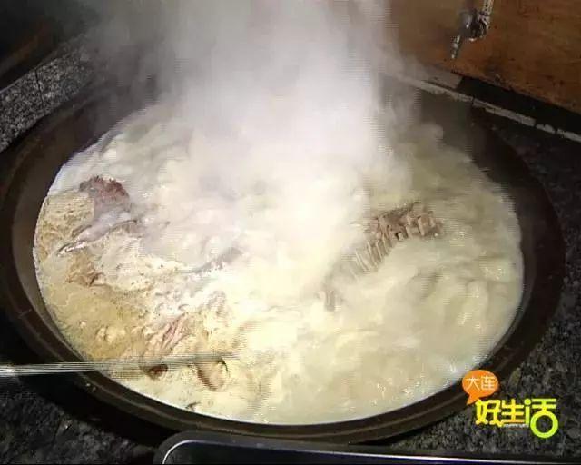 带皮羊肉糖醋鱼，羊汤羊血红糖饼……近郊路上有美味~