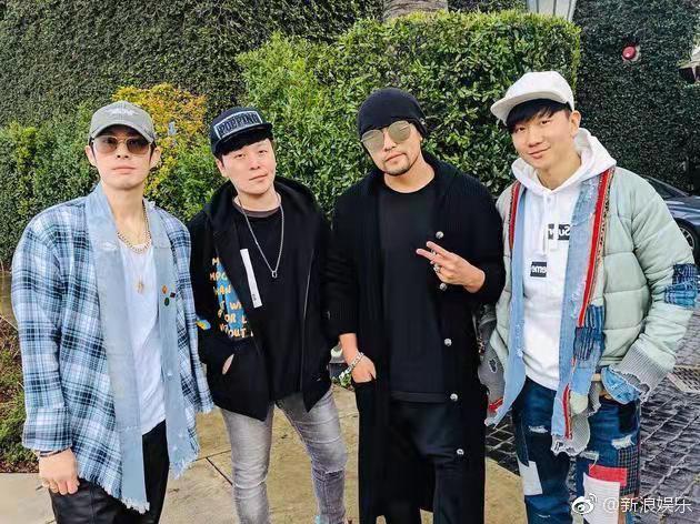 吴建豪离婚后现身约周董，打扮酷帅心情佳