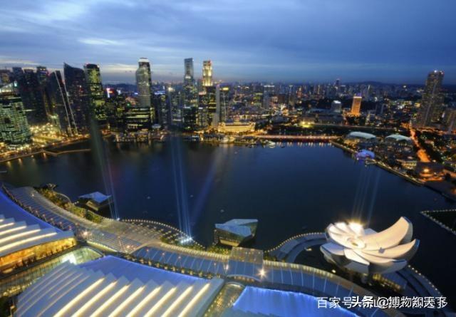 好消息，新加坡对中国游客免签了！但附加条件苛刻，网友褒贬不一