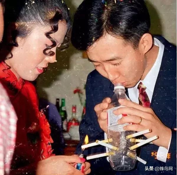 爆红INS，他收集的50万张废弃照片里，有中国人最感人的过去……