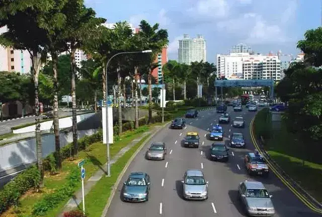 深扒：为什么新加坡车祸这么少？