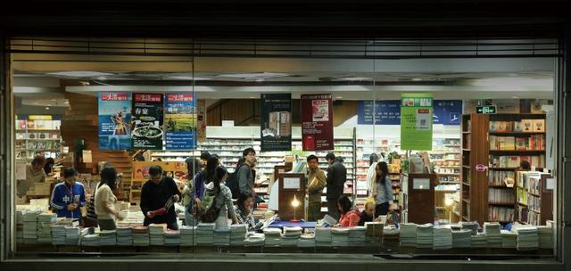 【中国那些事儿】“书店+”模式：春意盎然的中国新一代实体书店
