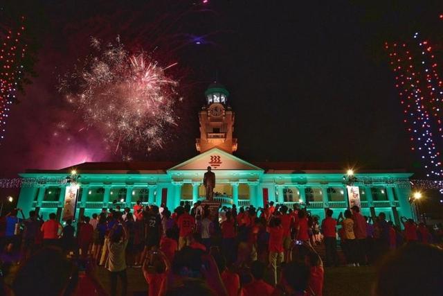 新加坡华侨中学百年庆典，一万多位校友是你留学路上的同胞老前辈