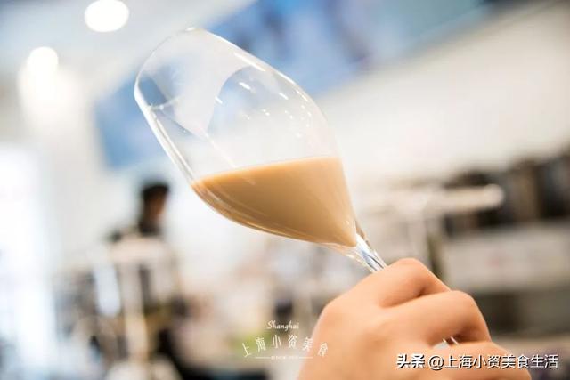 喝了不醉的茶酒、爆浆流心可颂……KOI新店也太好吃了叭！