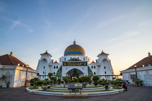 马六甲海峡清真寺，夕阳下的身影真是美不胜收