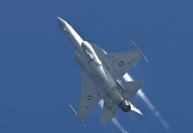 中国又成大赢家！马来西亚也跟西方闹掰了，刚公布重磅强硬表态