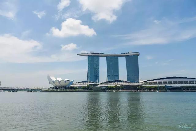 滨海湾，一眼望尽狮城繁华，世界上最美的城市风景不过如此！