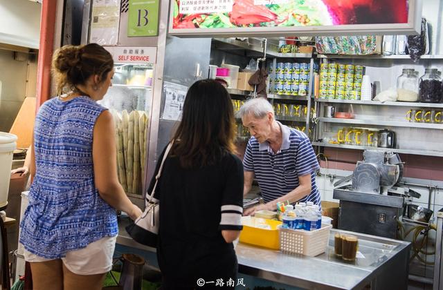 新加坡物价很高，但唐人街这座大厦东西很便宜！