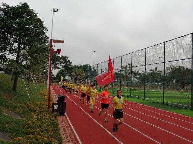 跑团福利全国屈指可数：深圳立新跑团年年新春例跑发放开跑利是！