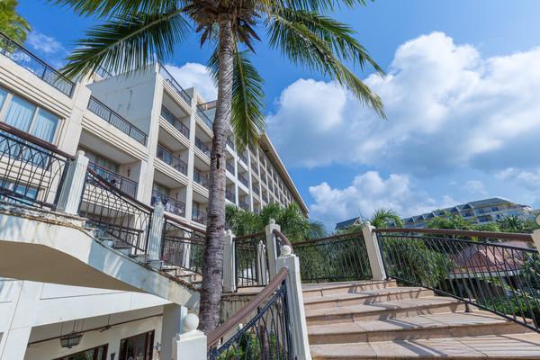 亚龙湾风水最好的酒店，拥有距沙滩最近的独栋别墅，仅120米