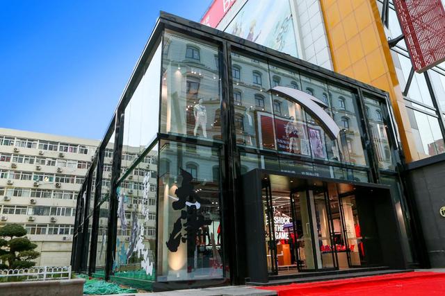 中国的服装巨头:在全国有六千多店家，还有一个隐藏"王国"