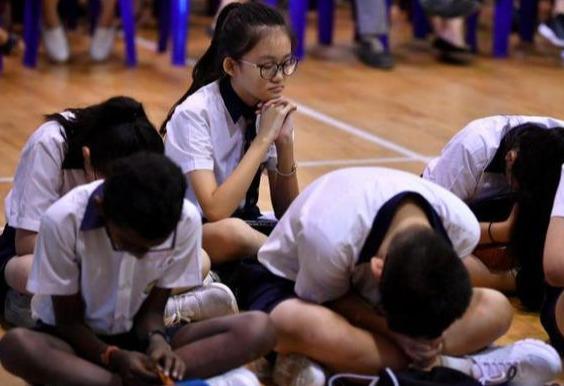 新加坡议员吁废除中学分流 以科目编班取代