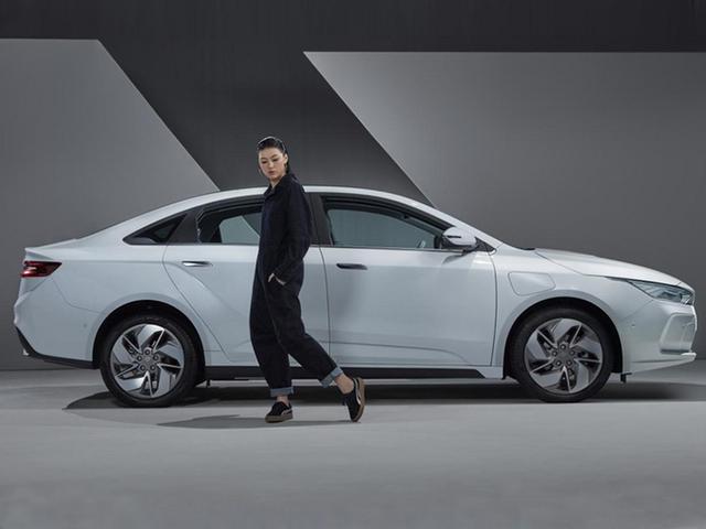 什么车叫“几何A”？29天后新加坡上市，酷似特斯拉，15万就能买