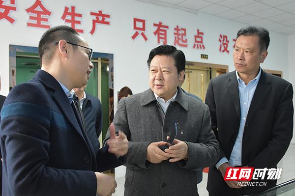 郴州：贯彻落实全国“两会”精神 市长调研企业时聊这个