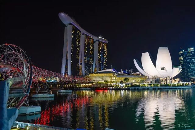 滨海湾，一眼望尽狮城繁华，世界上最美的城市风景不过如此！