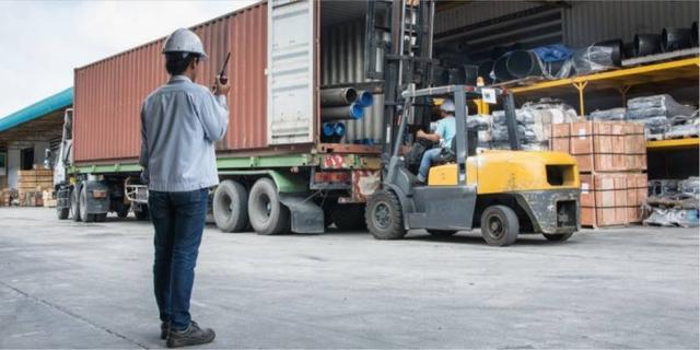 新加坡国立大学的EMBA读了一半，他就瞄准了同班同学的物流生意？