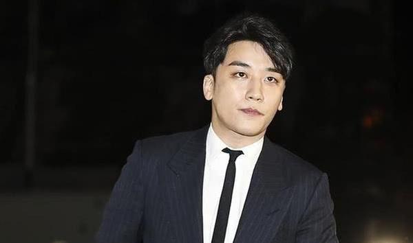 李胜利郑俊英人性缺失背后的—盲目追星主义