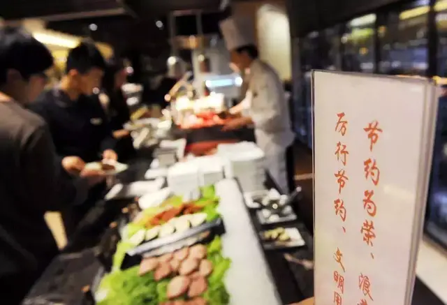 触目惊心的中国式剩宴，浪费的背后是一场世界大灾难
