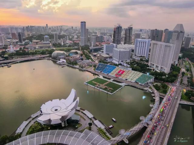 滨海湾，一眼望尽狮城繁华，世界上最美的城市风景不过如此！