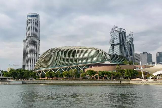 滨海湾，一眼望尽狮城繁华，世界上最美的城市风景不过如此！