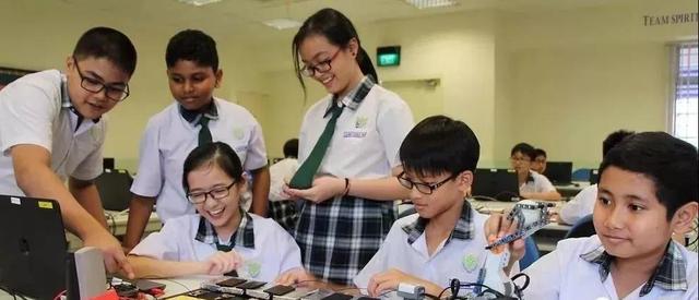 张柏芝大儿子1年学费76万，亚洲第一的新加坡教育到底酷在哪？