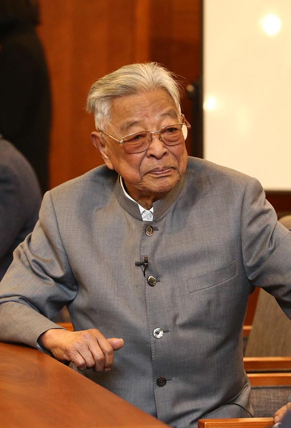 91岁褚时健走完传奇一生，遗体告别仪式预计3月9日举行