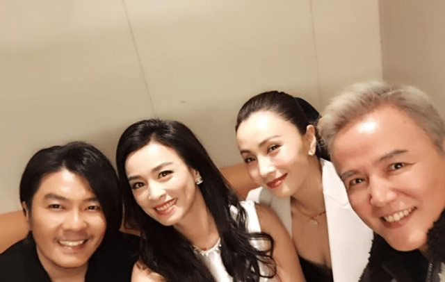他凭一首坚持到底走红，林俊杰是他的师弟，今46岁老来得子很幸福