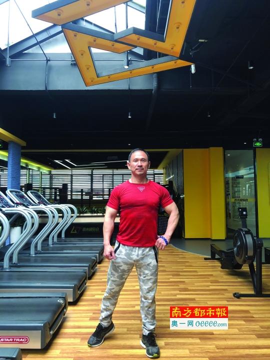 患抑郁症后“恋”上健身 53岁学霸程序员健美比赛夺大奖