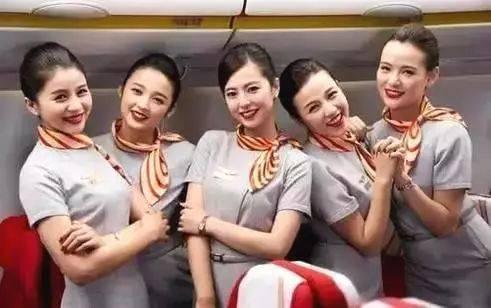 英国维珍航空公司允许空姐不再化妆 “不得穿裤装”的政策即将成为历史