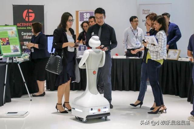 申请入驻 GT商用机器人与新加坡西南区市长亲密对话
