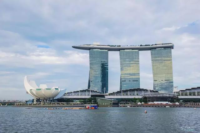 滨海湾，一眼望尽狮城繁华，世界上最美的城市风景不过如此！