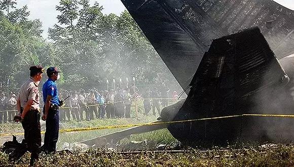 突发！新加坡航空客机遭炸弹威胁！空军部队出动护航！