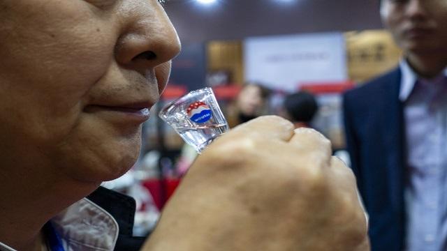 茅台股价新高、五粮液大涨，外资“买买买”重构白酒板块估值？