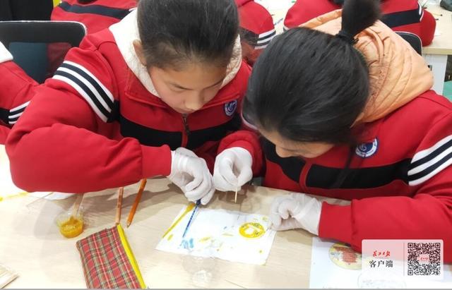 如何让学生变“设计脑”？武汉一中学老师到“新加坡设计周”传经