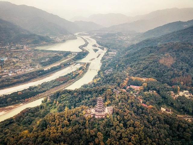 这座城，想低调都难