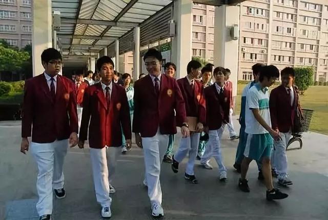 新加坡学生为什么不”早恋“？